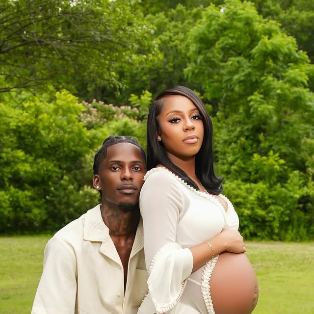 Maternity portrait by Mel