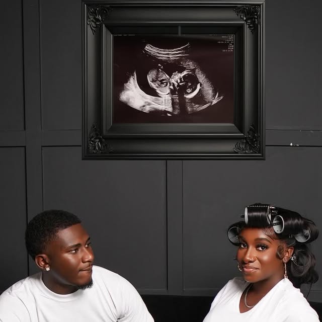 Maternity portrait by Mel